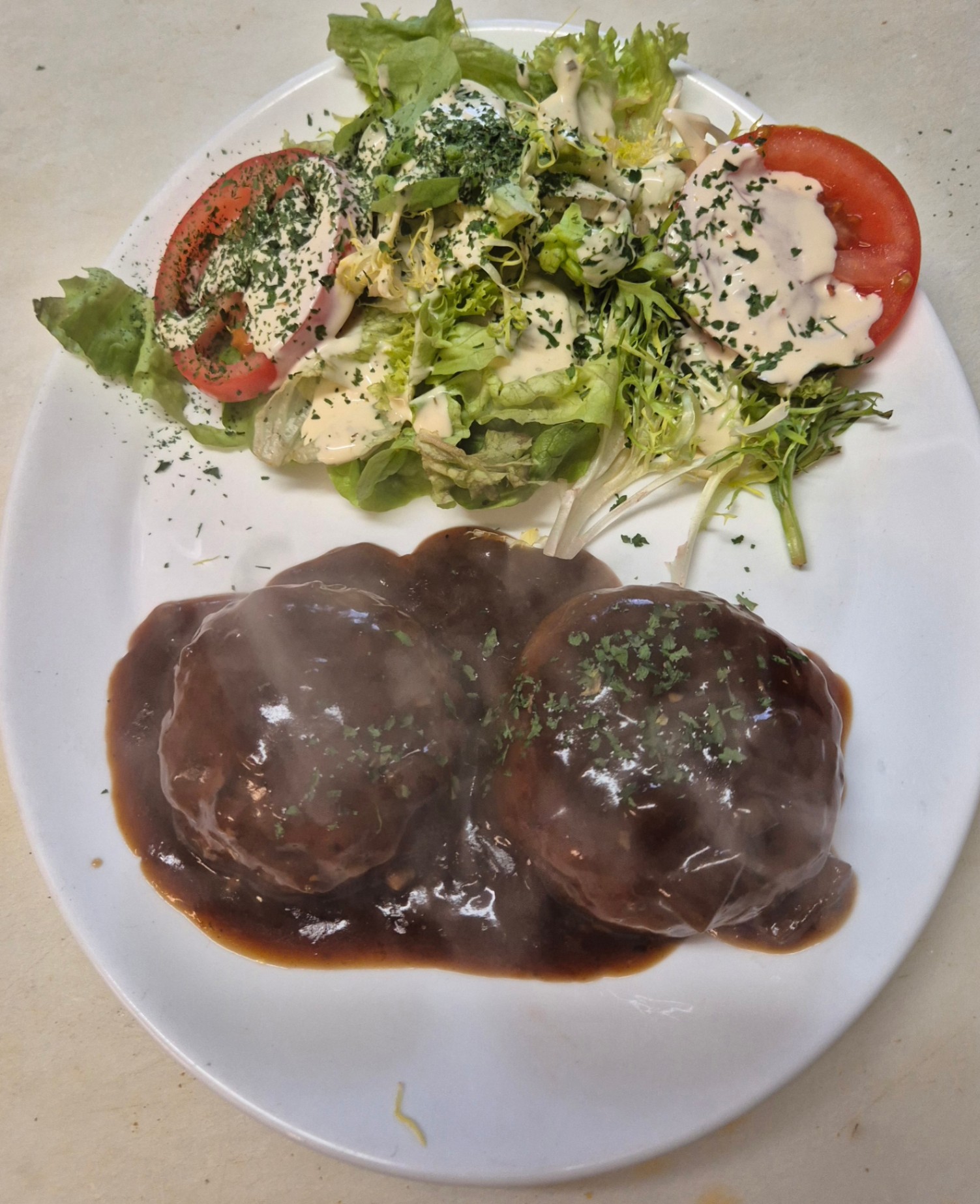 Polpette Arrosto alla Birra d'Orval, Patatine Fritte, Insalata
